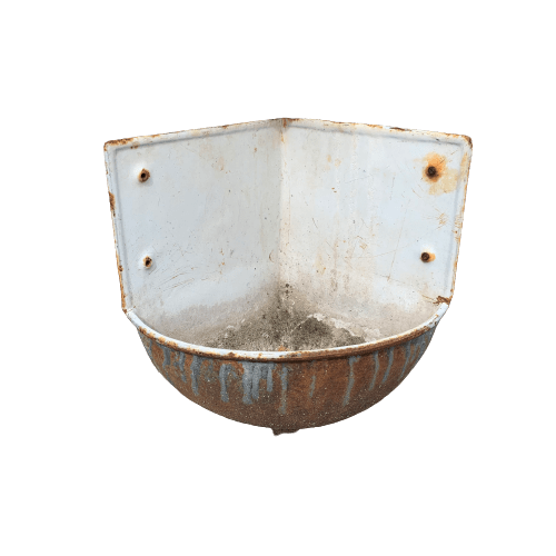 Wall fountain with splashback