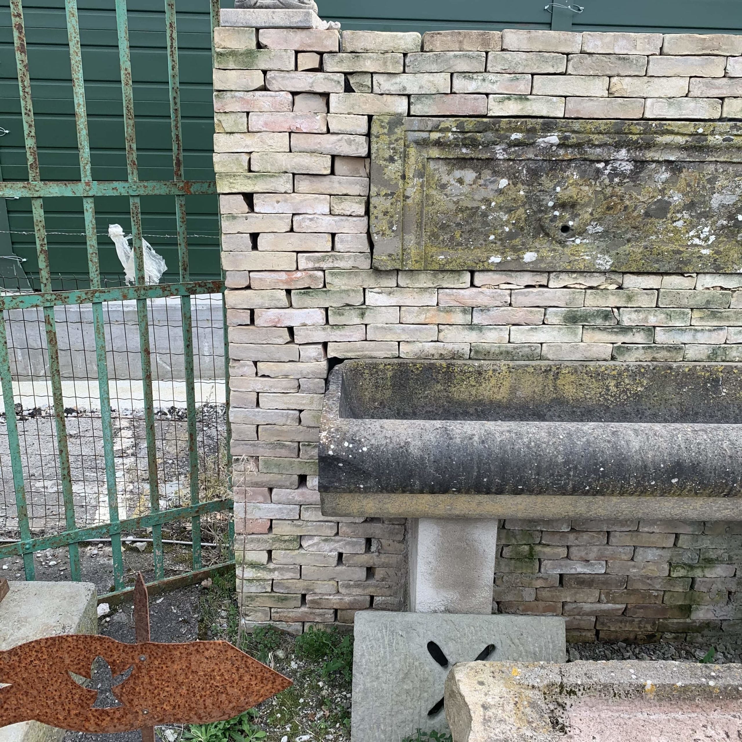 Sandstone wall-mounted bathtub