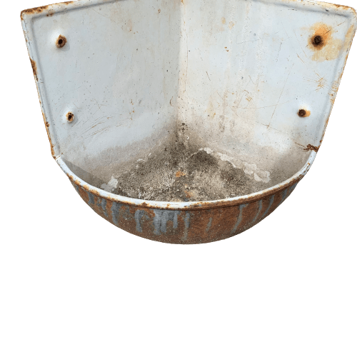 Wall fountain with splashback