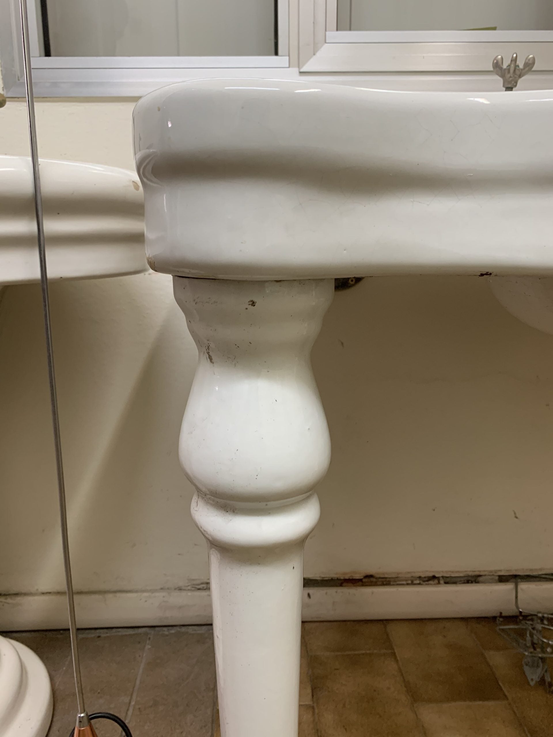 Lavandino da bagno in ceramica - LAV 053