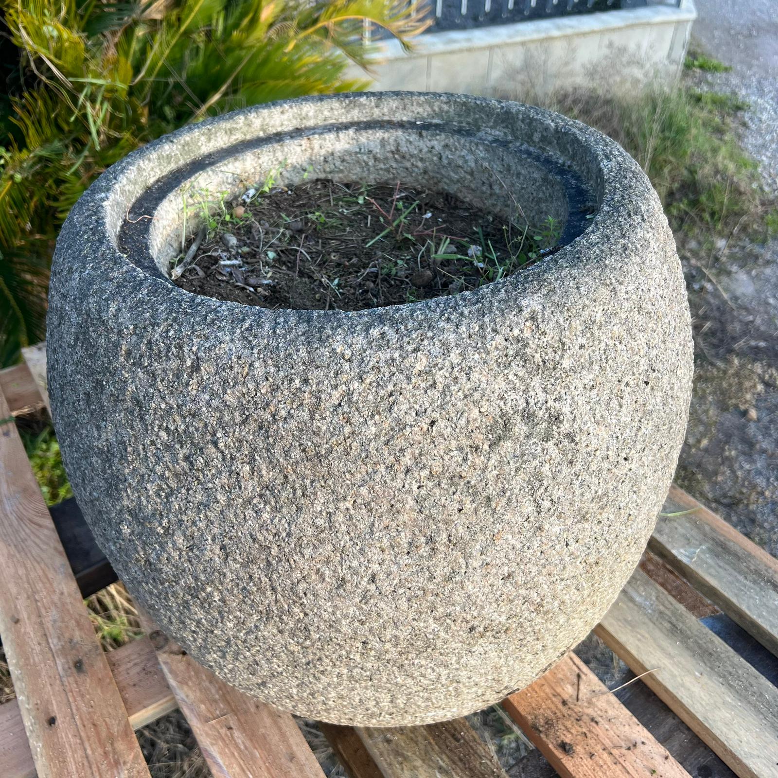 vaso in pietra di recupero 
