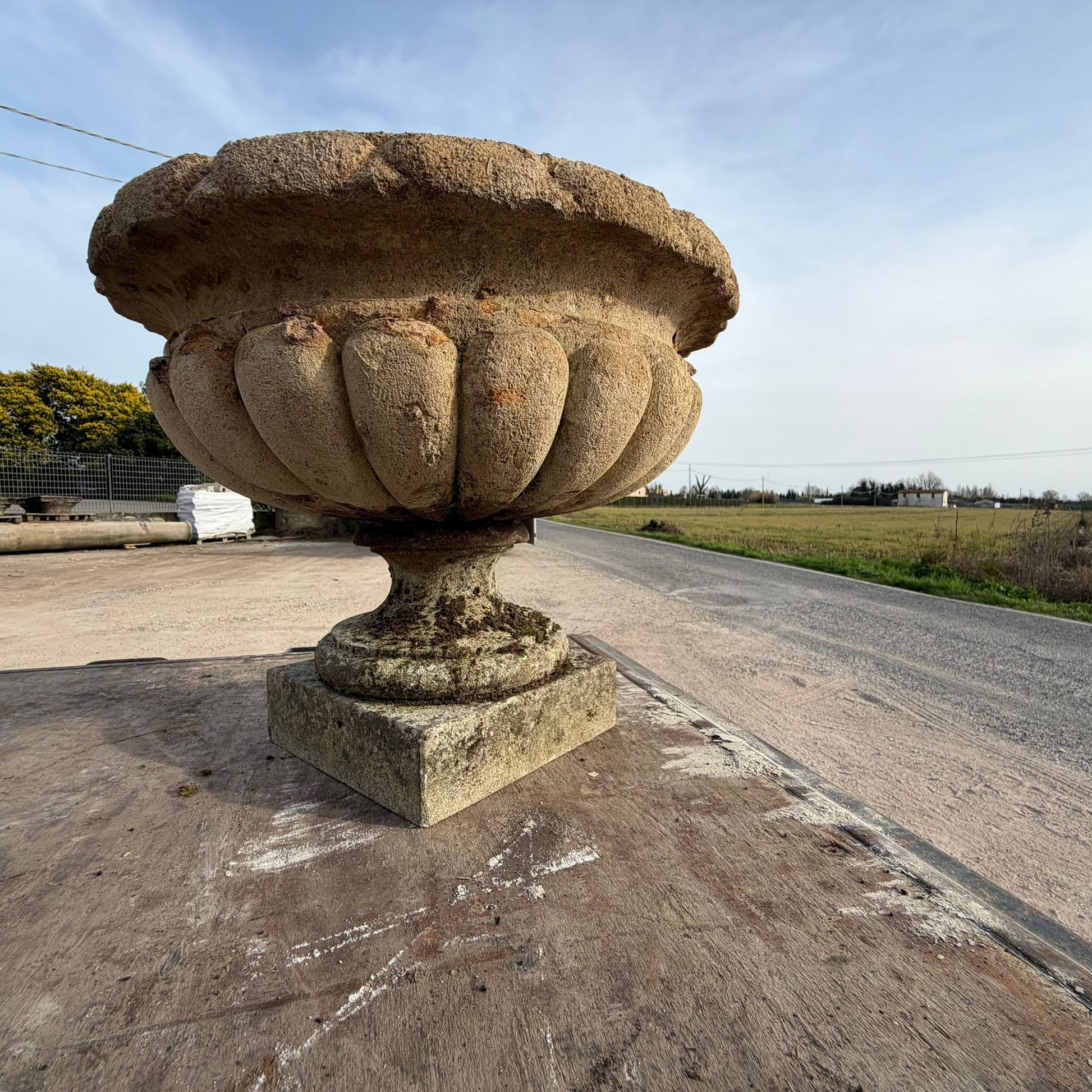 vaso in pietra di vicenza dettaglio