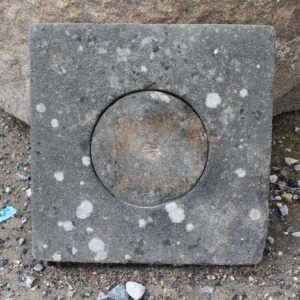 pavimenti antichi in pietra. Tombino in pietra