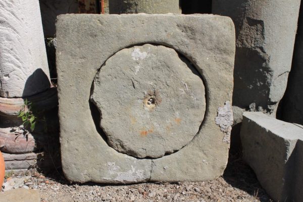Tombino antico. Pavimenti antichi in pietra antica di recupero - epoca 1800