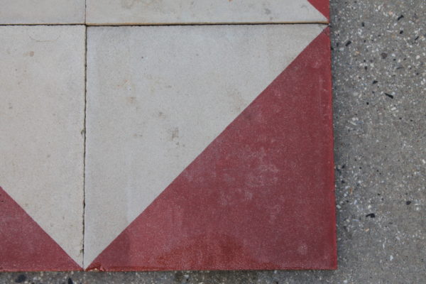 Pavimento in pastina di colore bianco e rosso