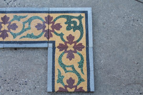 Grit border with floral designs