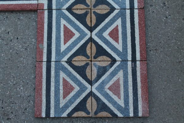 Red and blue grit border