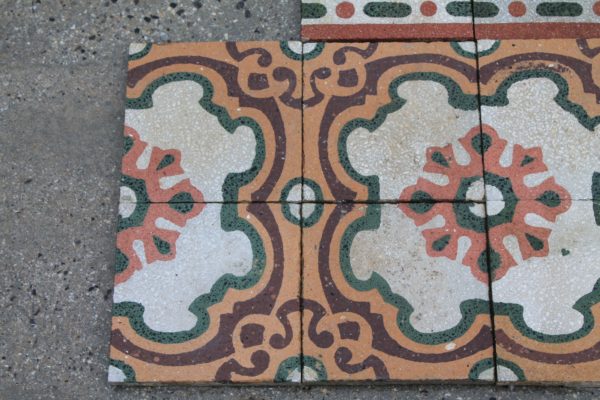 Pavimento in graniglia con disegno geometrico